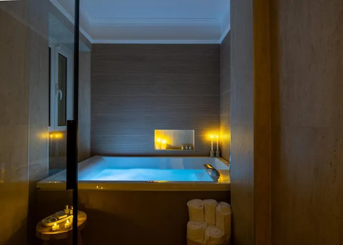 Luxury Apartment With Private Hot Tub & Sauna - Magnifica Homes